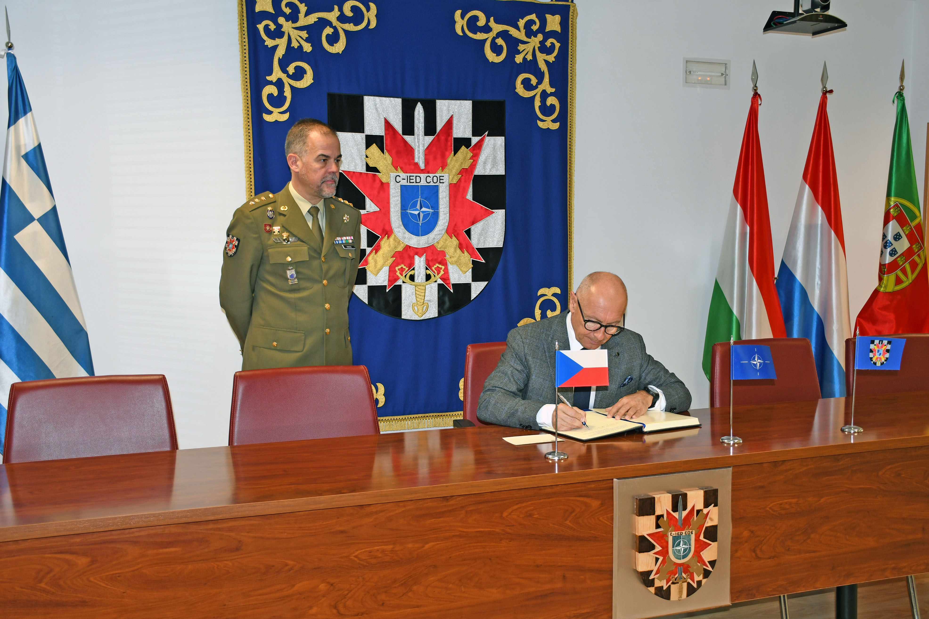 The Ambassador of the Czech Republic to the Kingdom of Spain visits the Centre of Excellence for Countering Improvised Explosive Devices.