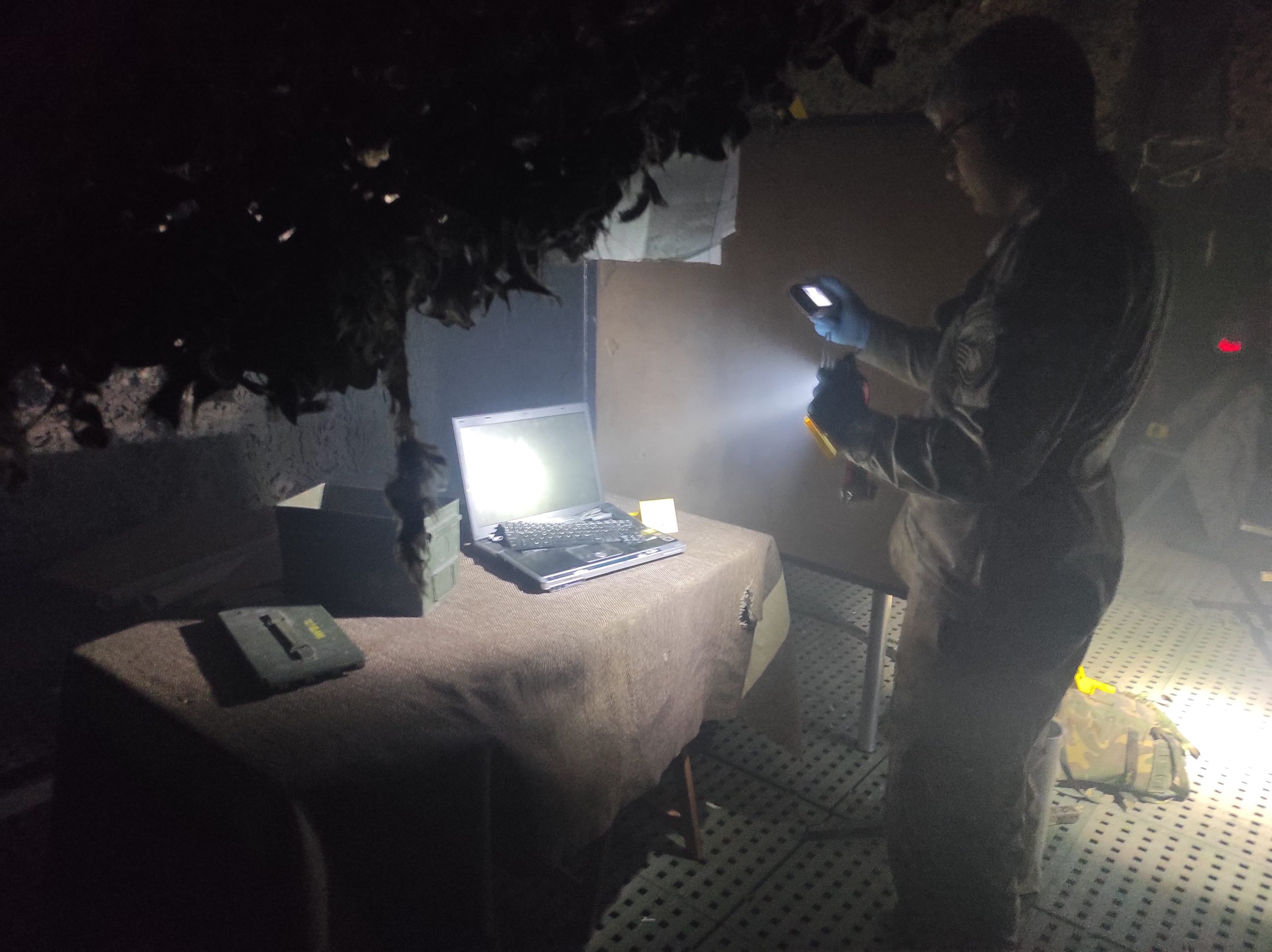 The Document and Media Exploitation, Collection and Processing in Support to Attack the Networks (DOMEX) course gathers 12 students from 7 nations